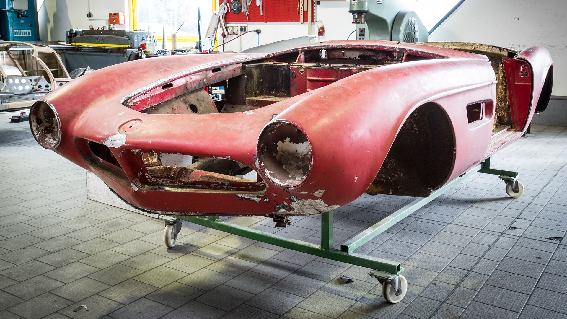 Elvis BMW 507 body in BMW Classic workshop front view