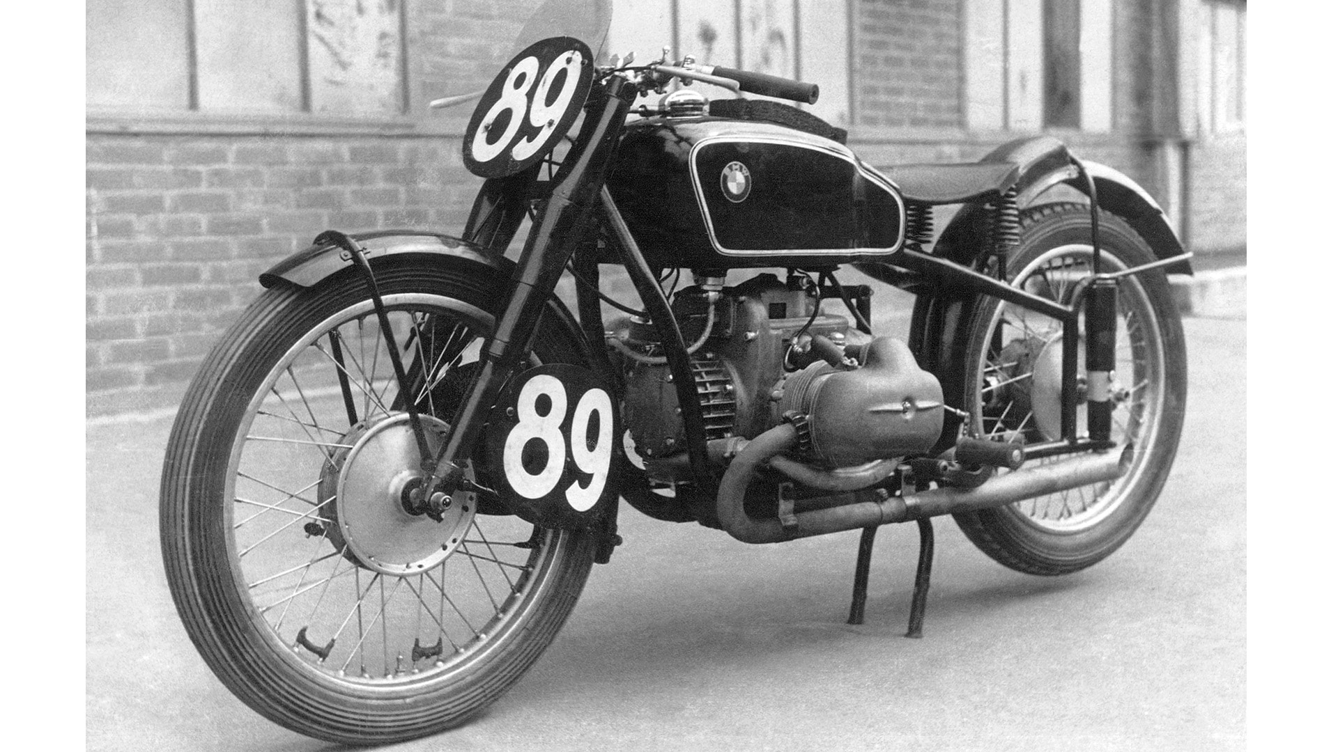 One of the best-known motorcycles of its time was the BMW Model 255.